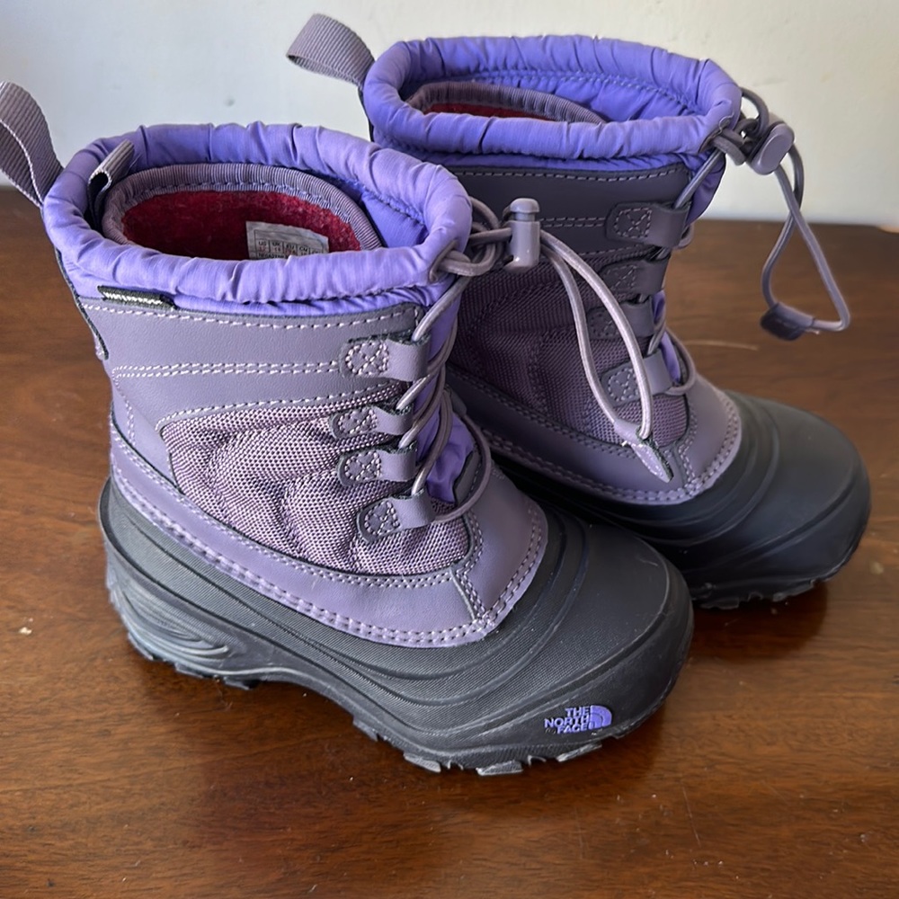 Kids North Face snow boots size 12